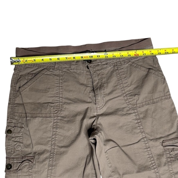 Roz & Ali Tan Cargo Capri Cropped Pants Size 14 - Picture 3 of 5